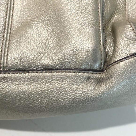 Tignanello Silver Metallic Leather Crossbody Shoulder Bag Purse Built in Wallet - Picture 9 of 13